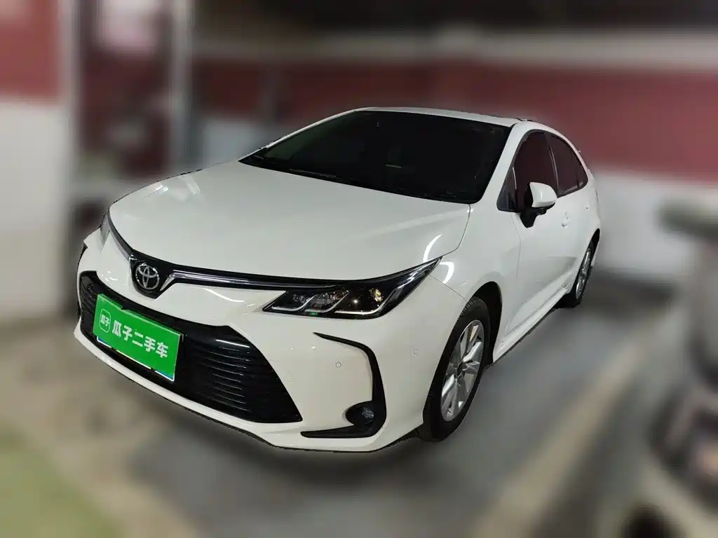 Toyota Corolla 2023 — фото 2