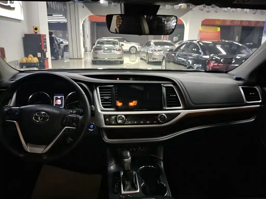 Toyota Highlander 2020 — фото 10