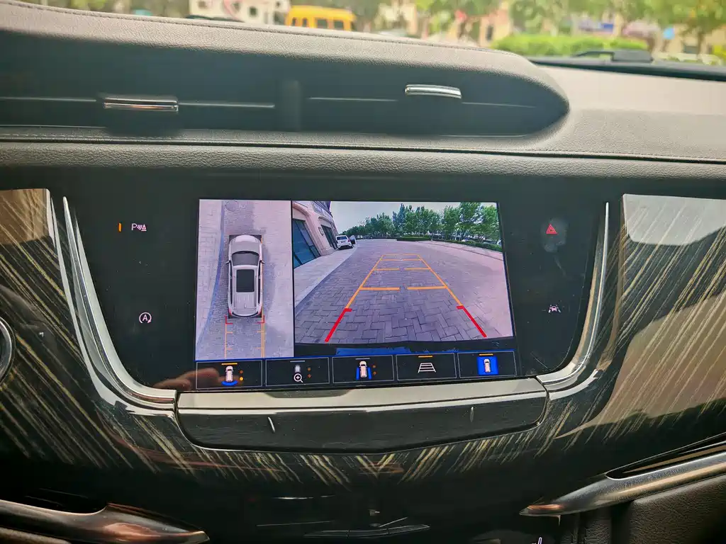 Cadillac XT6 2022 — фото 13
