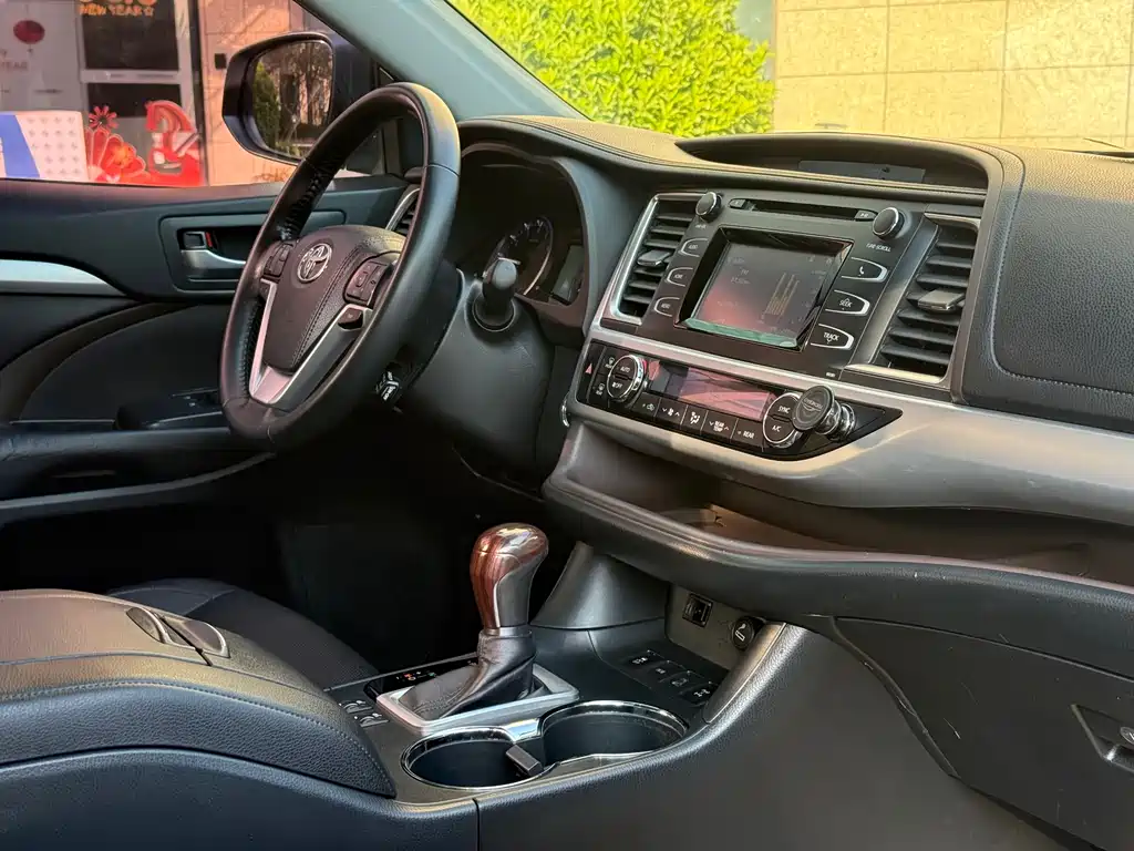 Toyota Highlander 2016 — фото 10