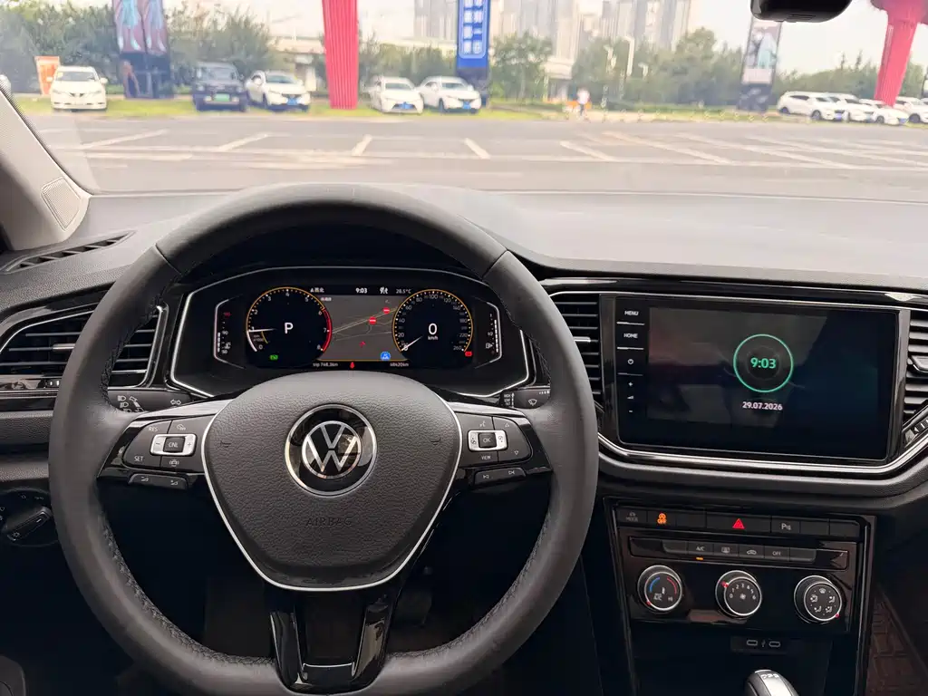 Volkswagen T-Roc 2023 — фото 8