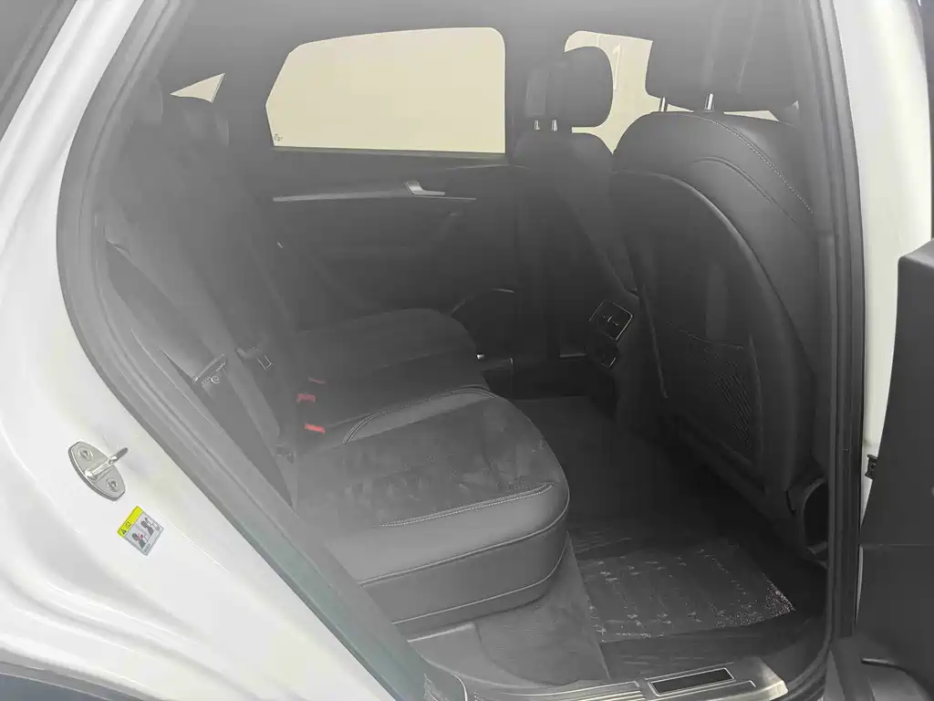Audi Q5L Sportback 2021 — фото 13