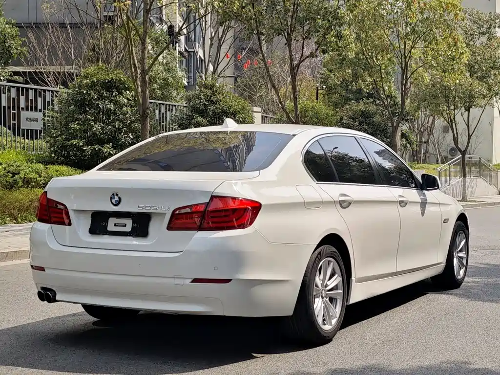 BMW 5 Series 2012 — фото 5