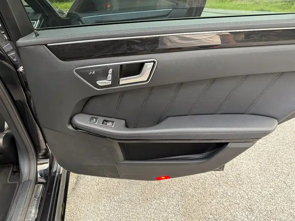 Mercedes-Benz E-Class 2015 — фото 20