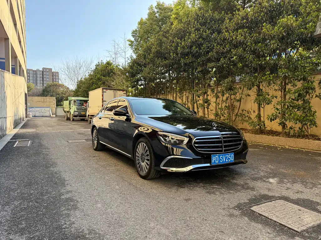 Mercedes-Benz E-Class 2023 — фото 3