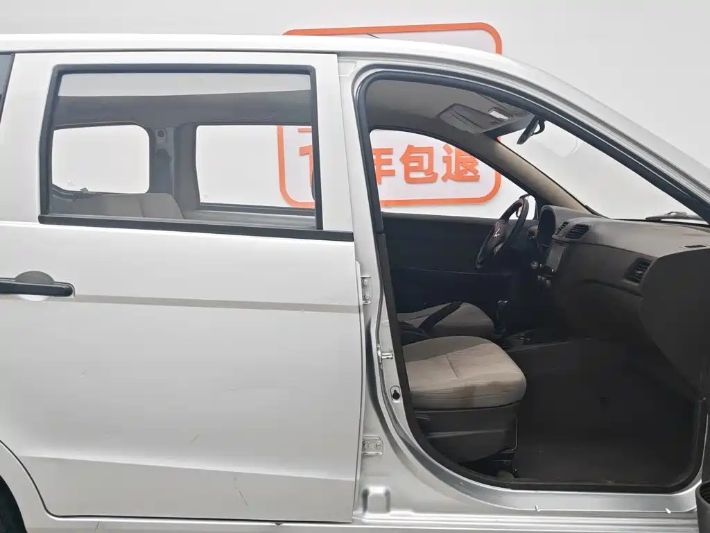 Wuling Hongguang 2015 — фото 23