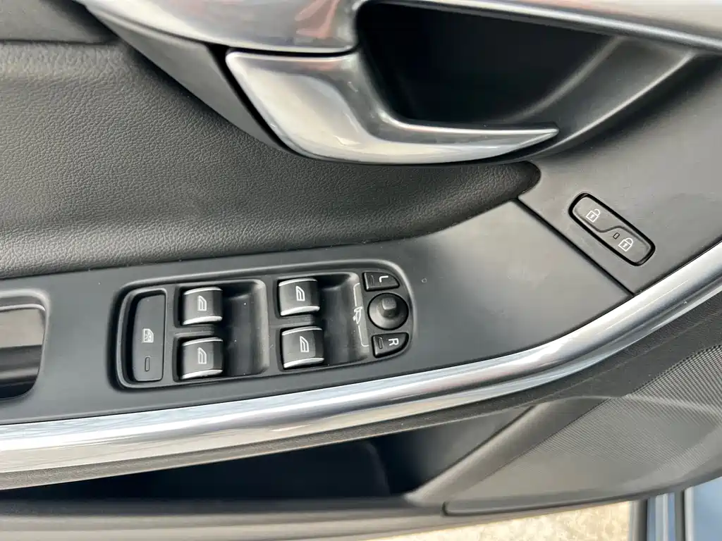 Volvo S60 2018 — фото 20