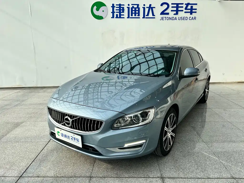 Volvo S60 2018 — фото 1