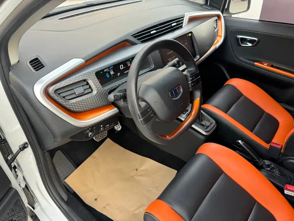 Geely Vision X1 2018 — фото 13