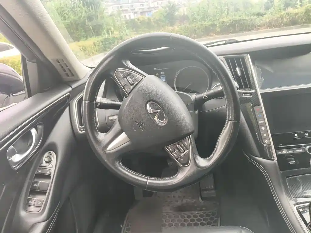 Infiniti Q50L 2015 — фото 3