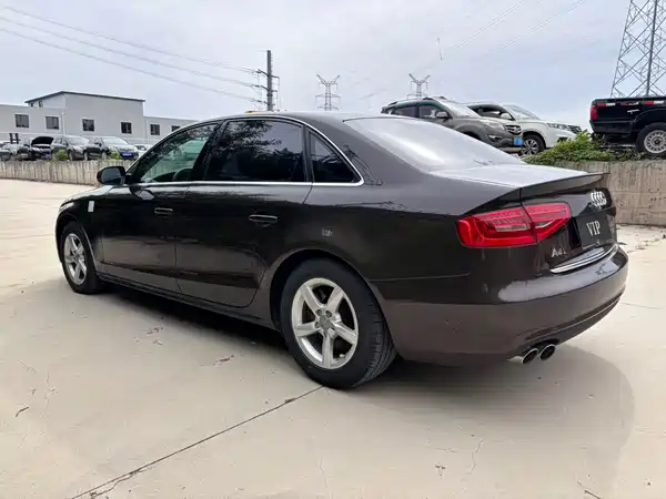 Audi A4L 2015
