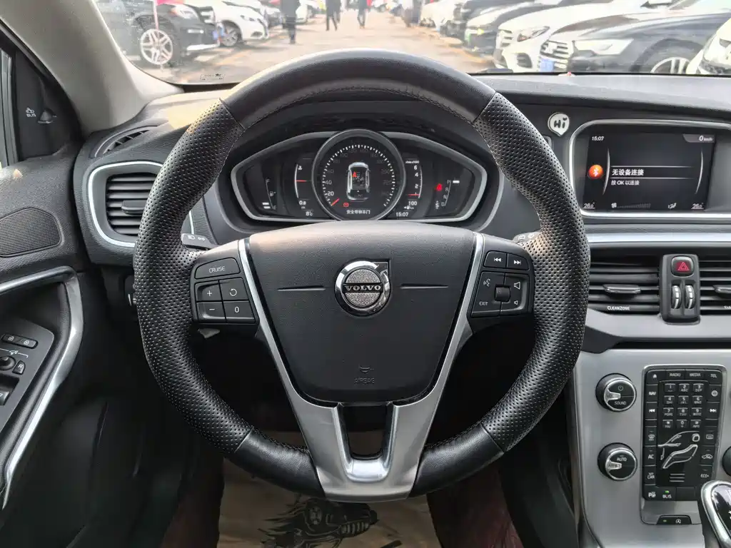 Volvo V40 2018 — фото 17