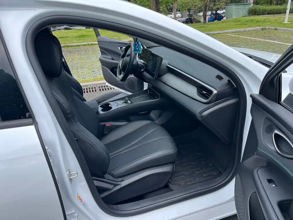 BYD Seal 05 DM-i 2025 — фото 11