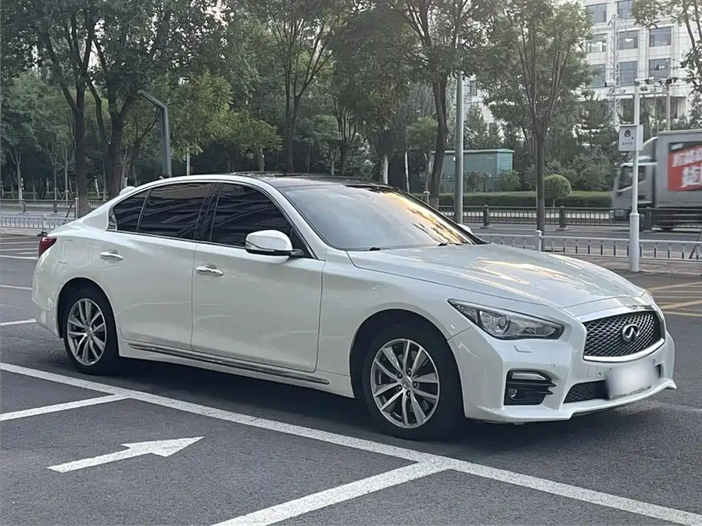 Infiniti Q50L 2015 — фото 24