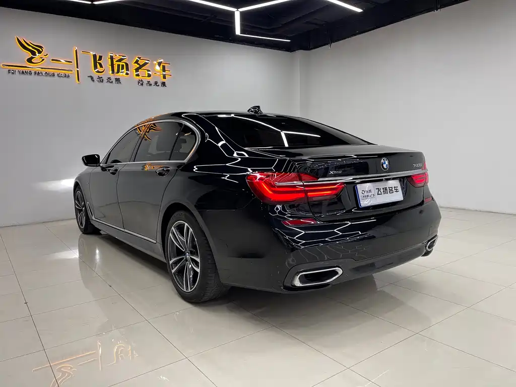 BMW 7 Series 2018 — фото 16