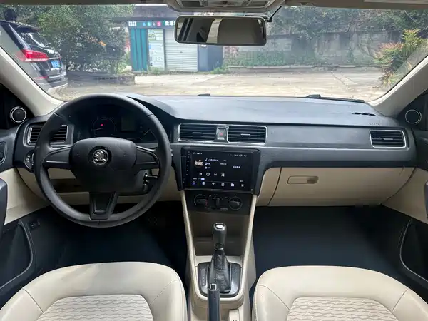 Skoda Rapid 2015