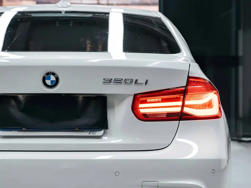 BMW 3 Series 2017 — фото 6