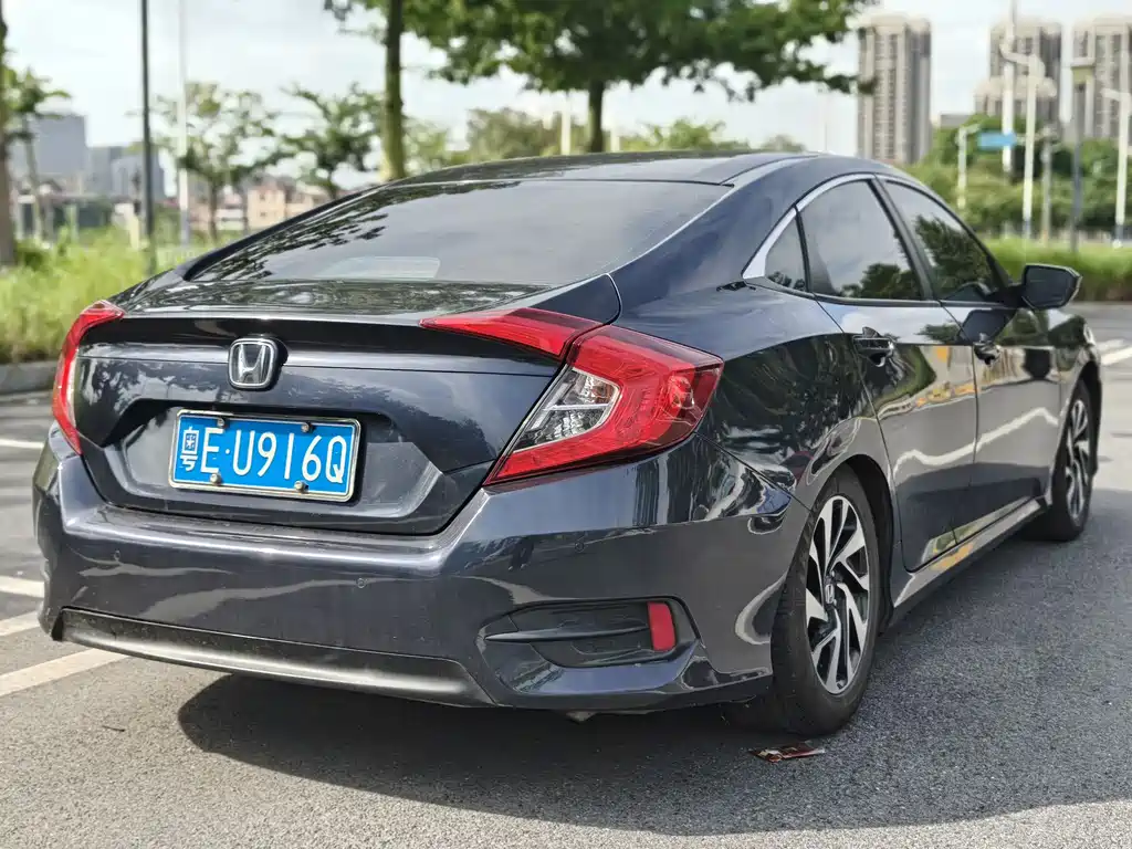 Honda Civic 2019 — фото 10