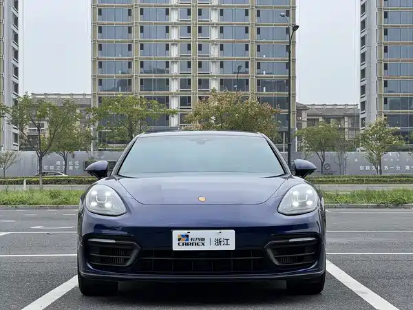 Porsche Panamera 2021