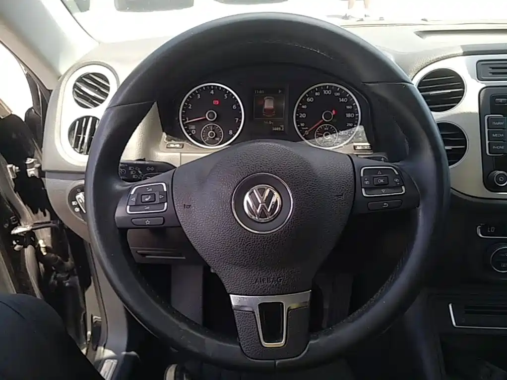 Volkswagen Tiguan 2015 — фото 11