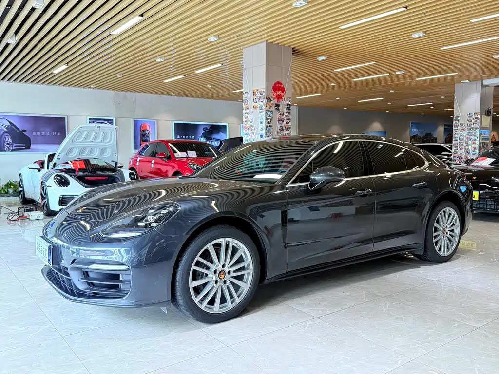 Porsche Panamera 2021