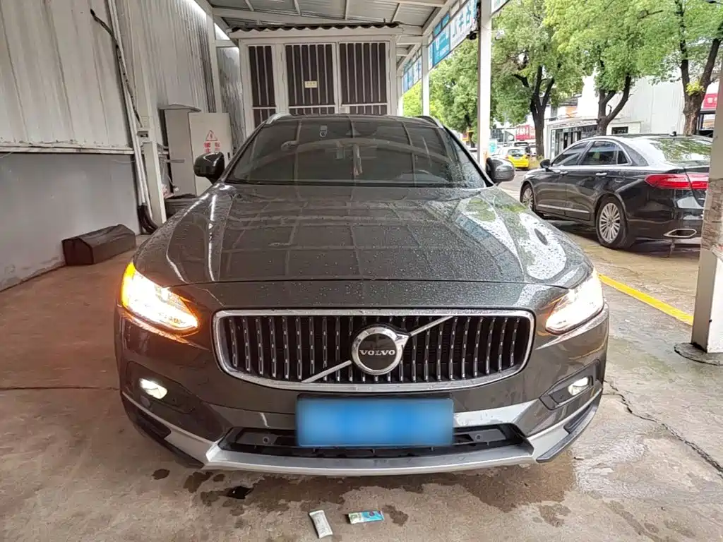 Volvo V90 2021