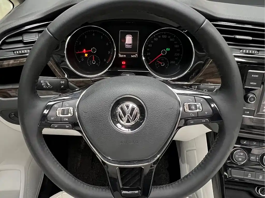 Volkswagen Touran 2016 — фото 13