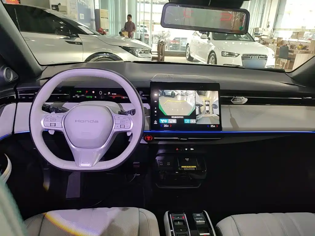 Honda e:NP2 2025 — фото 10