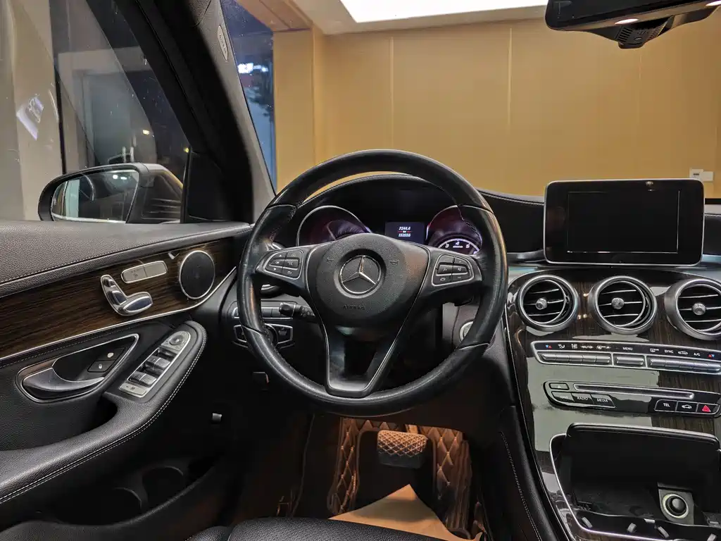 Mercedes-Benz GLC 2017 — фото 14