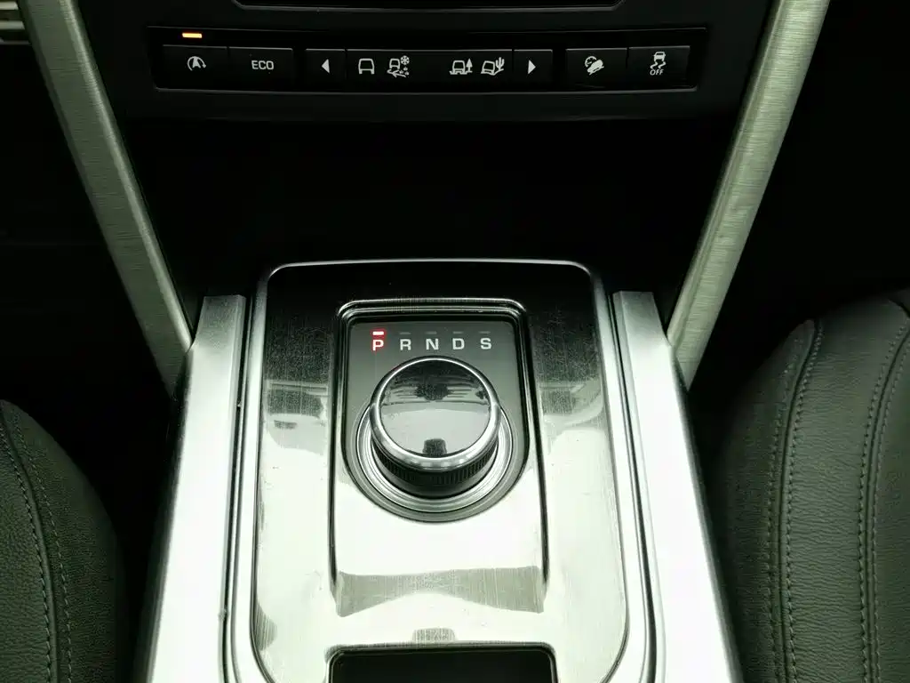 Land Rover Discovery Sport 2017 — фото 13