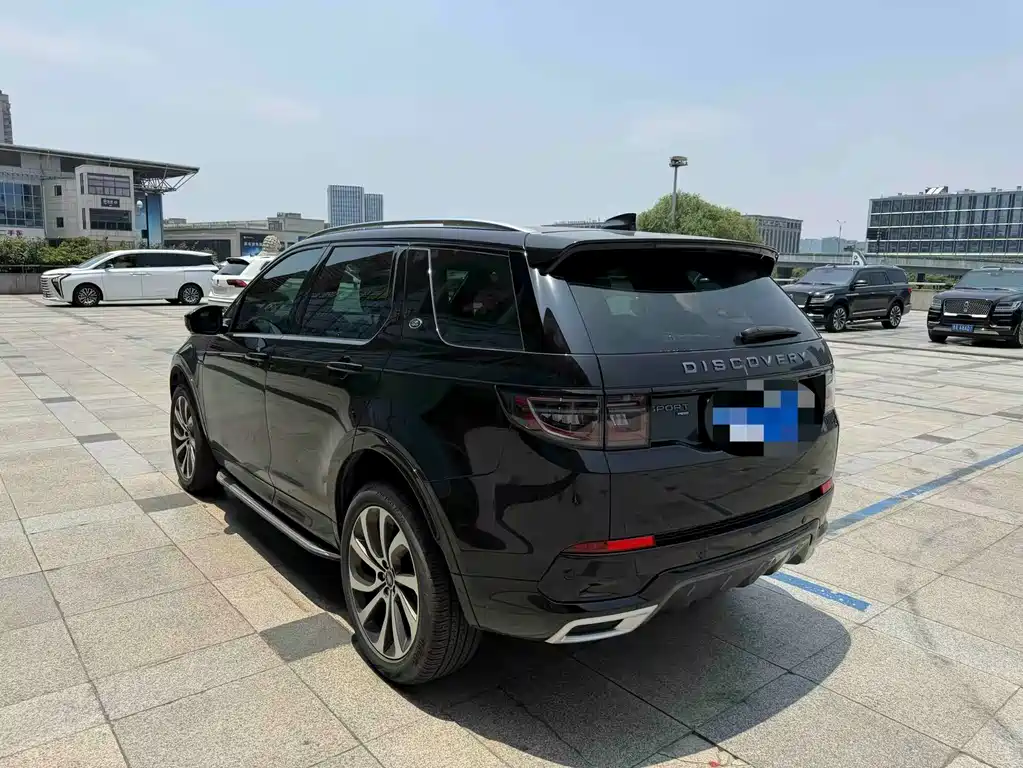 Land Rover Discovery Sport 2023 — фото 8
