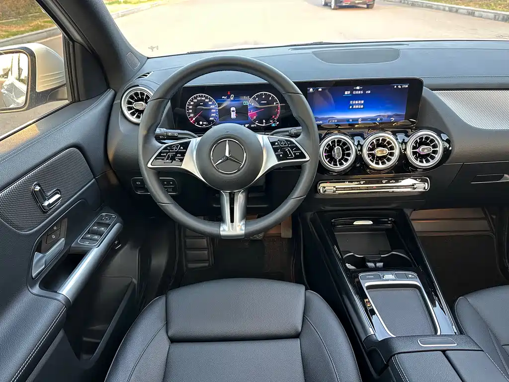 Mercedes-Benz GLA 2024 — фото 17
