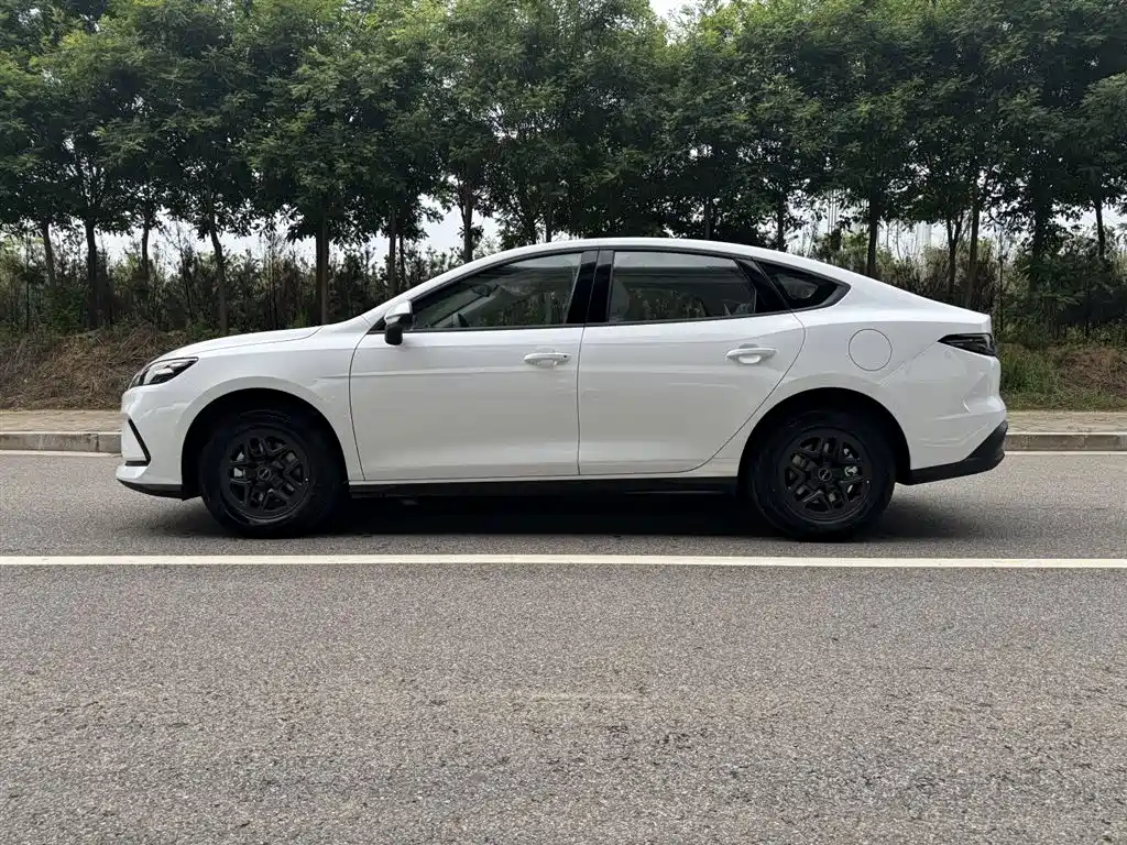 BYD Seal 05 DM-i 2026 — фото 5