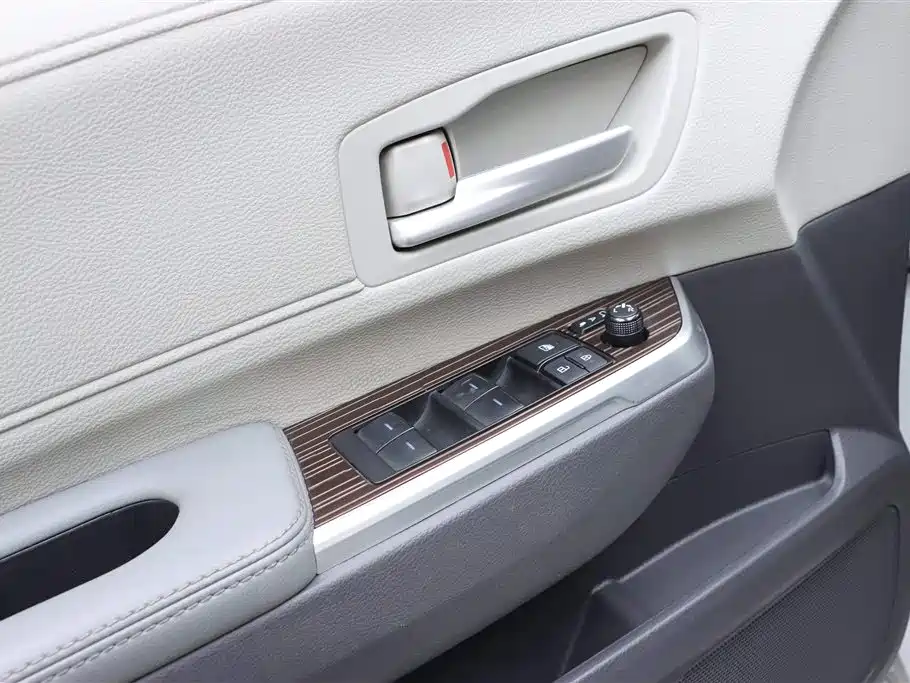 Toyota Sienna 2023 — фото 12