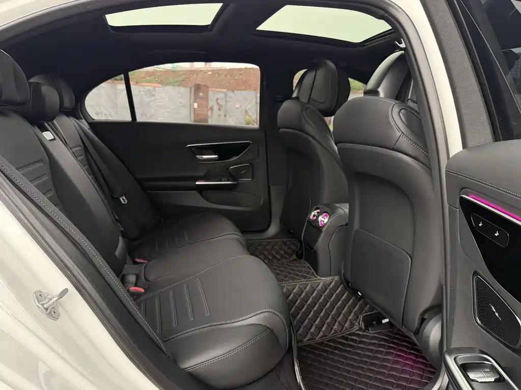 Mercedes-Benz C-Class 2023 — фото 11