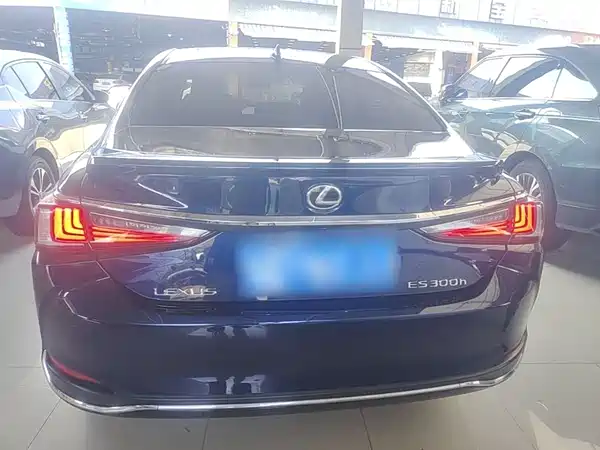 Lexus ES 2022
