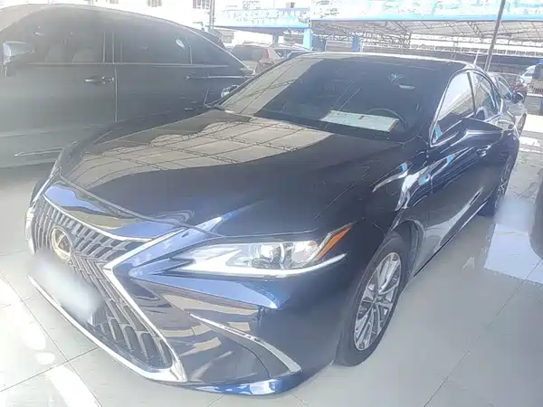 Lexus ES 2022