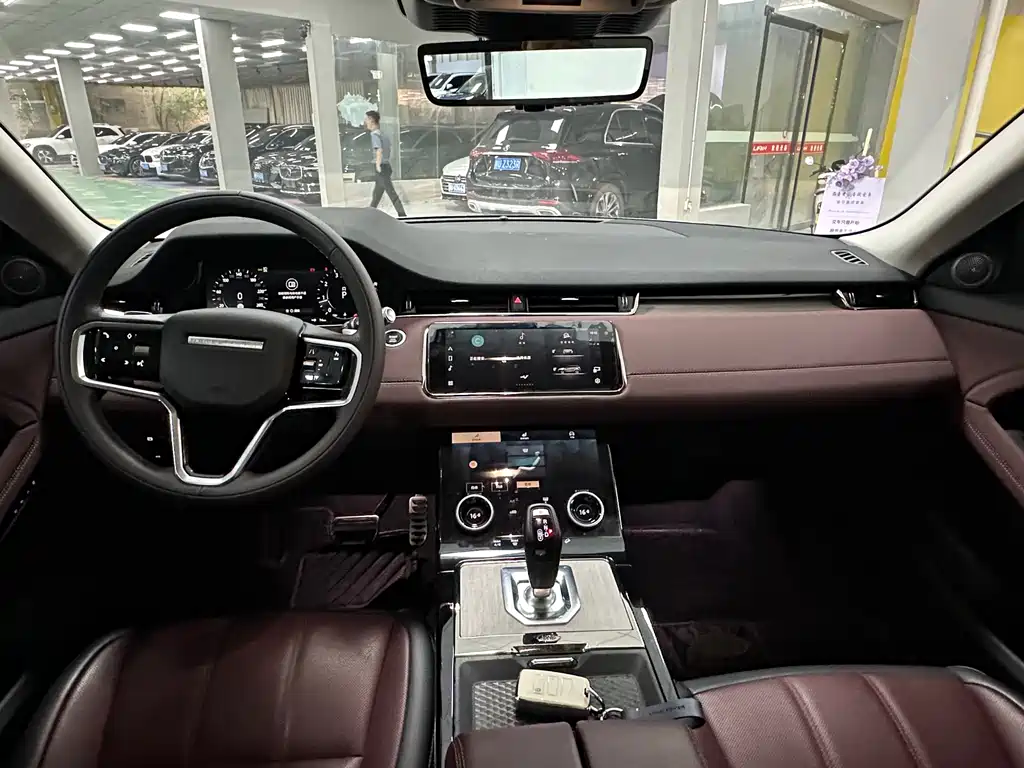 Land Rover Evoque 2023 — фото 6