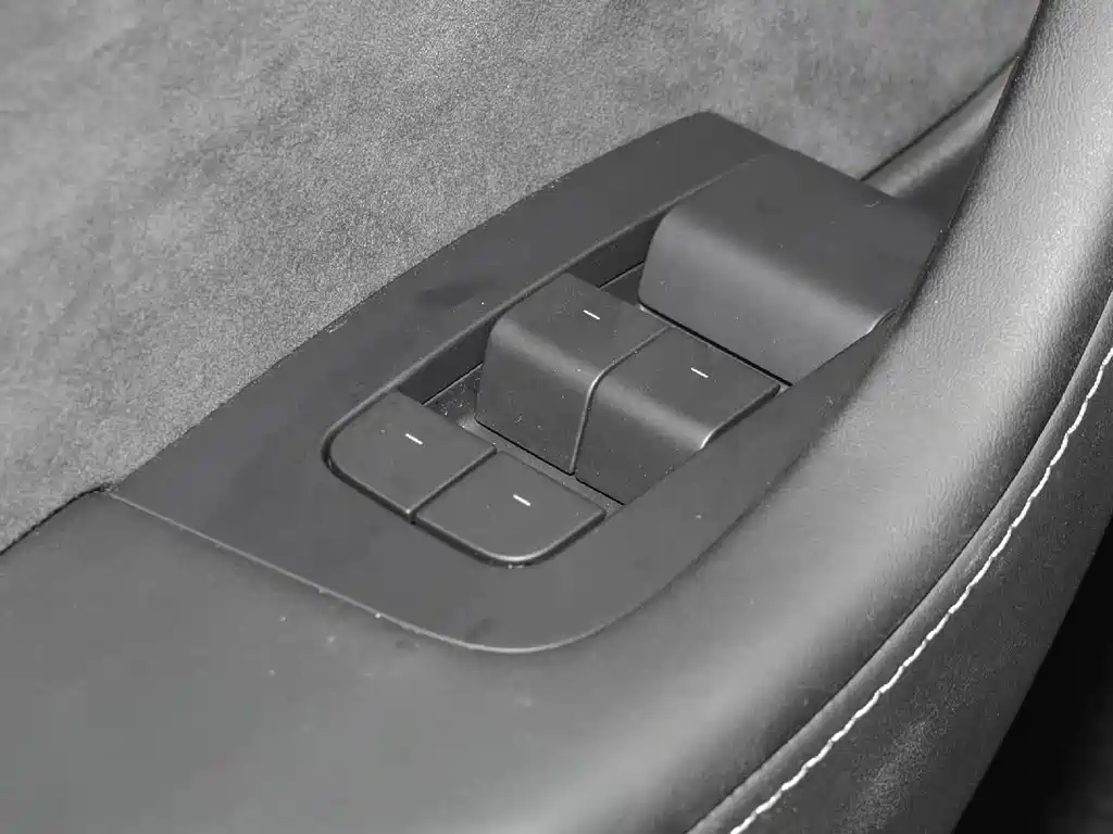 Tesla Model Y 2022 — фото 10