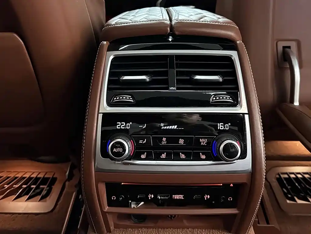 BMW 7 Series 2020 — фото 28