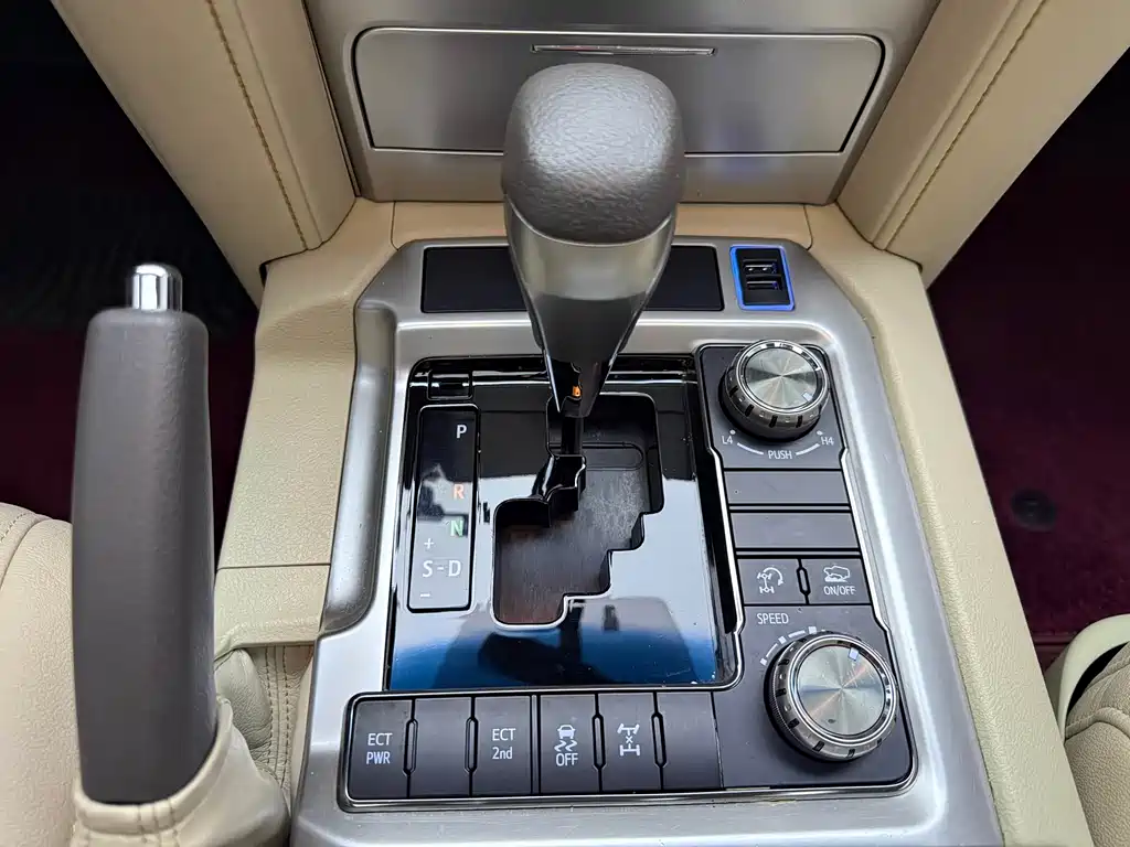 Toyota Land Cruiser 2019 — фото 10