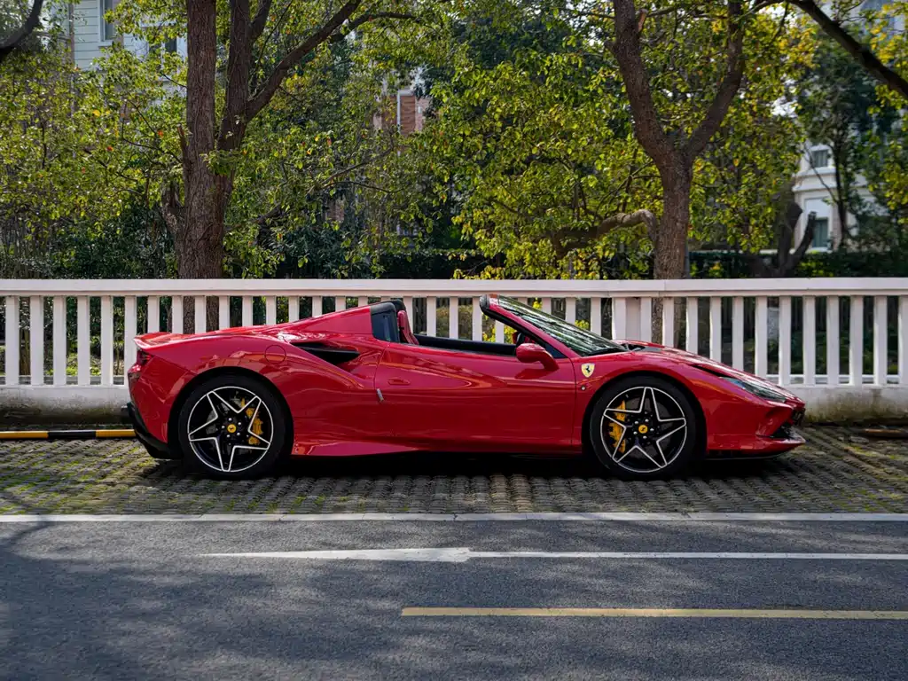 Ferrari F8 2021 — фото 9