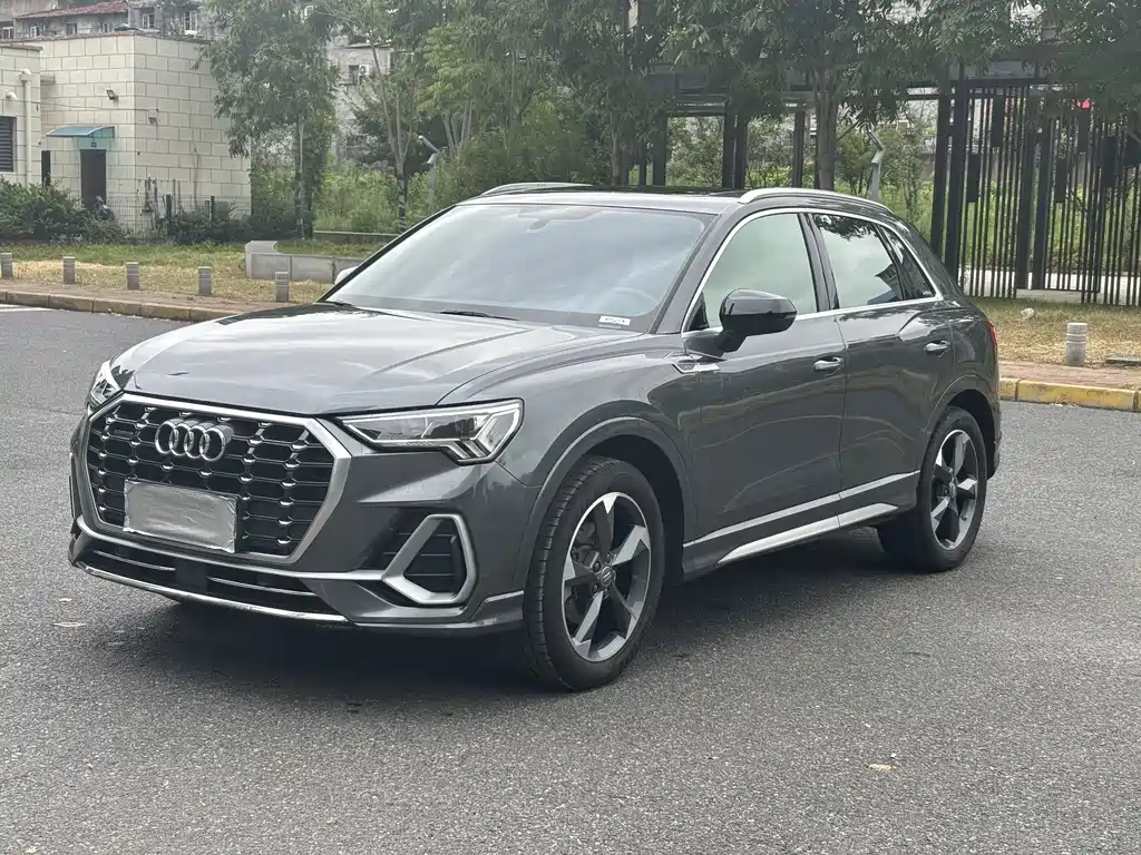 Audi Q3 2019 — фото 1