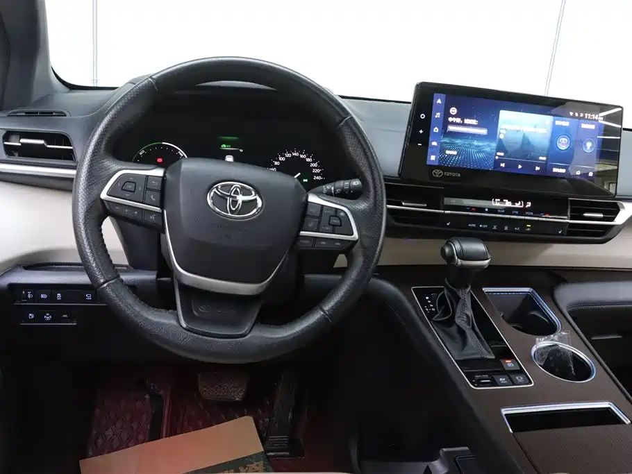 Toyota Granvia 2023 — фото 28