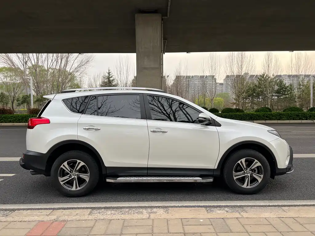 Toyota RAV4 2016 — фото 31