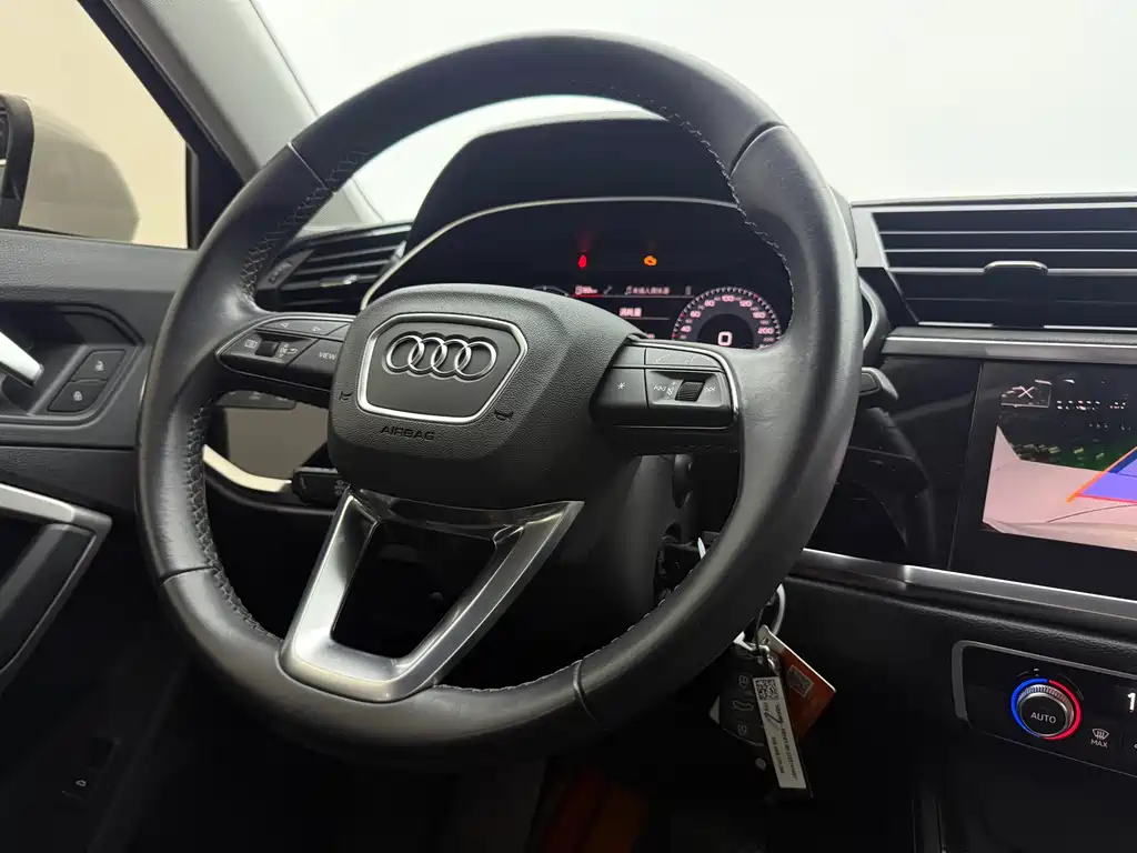 Audi Q3 2022 — фото 16