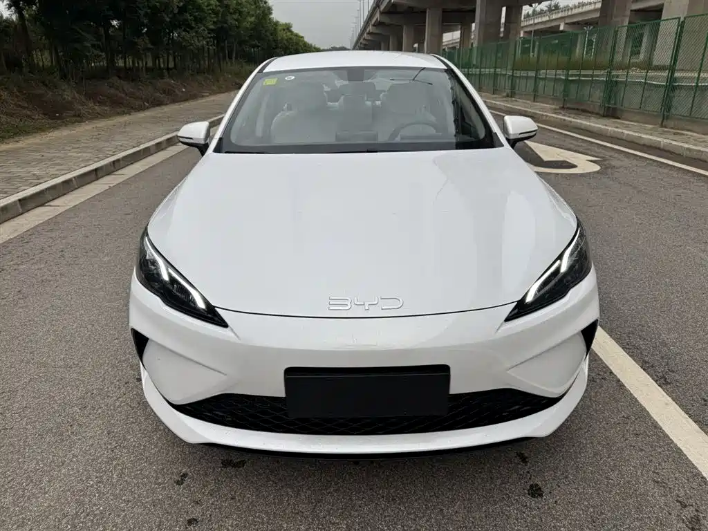 BYD Seal 05 DM-i 2026 — фото 3