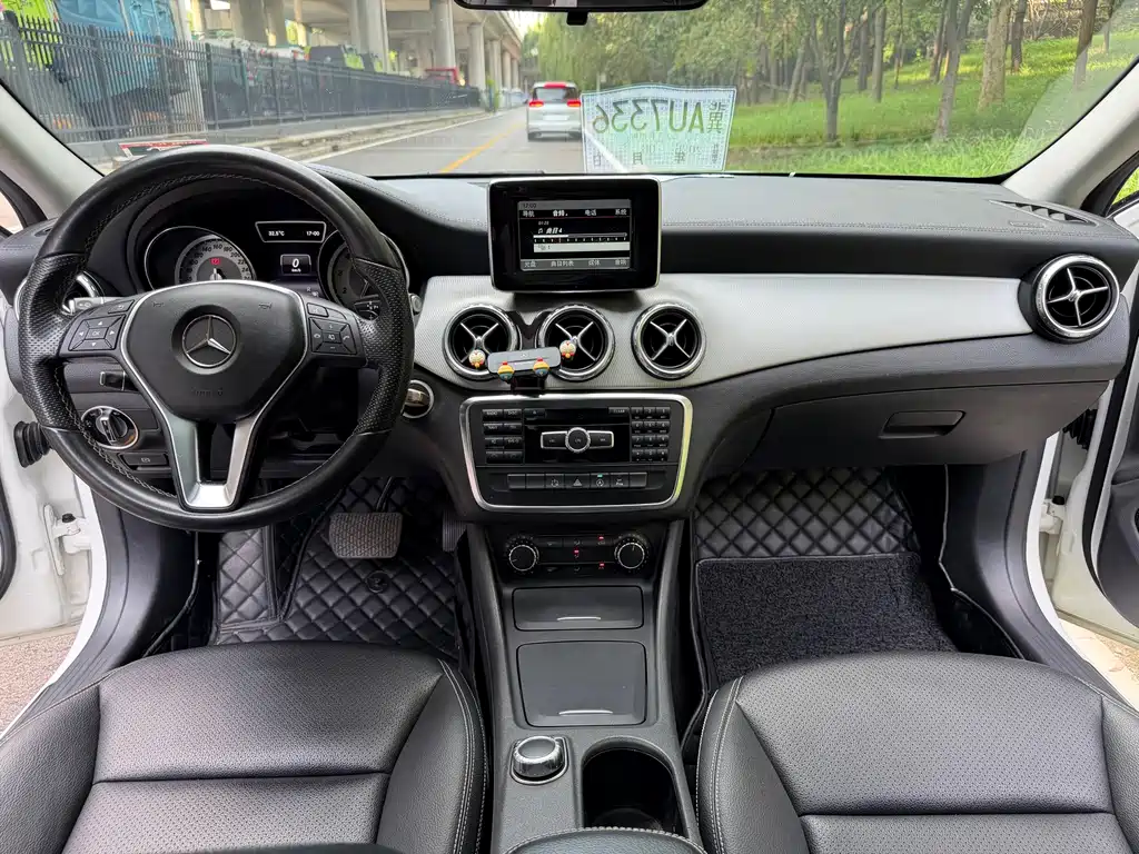 Mercedes-Benz GLA 2015 — фото 8