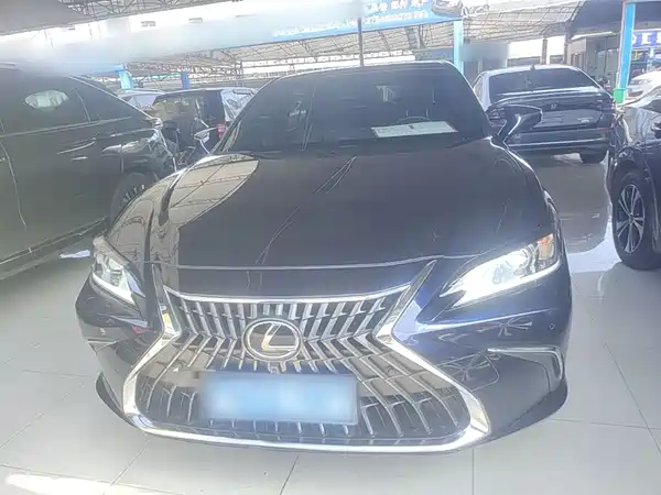 Lexus ES 2022
