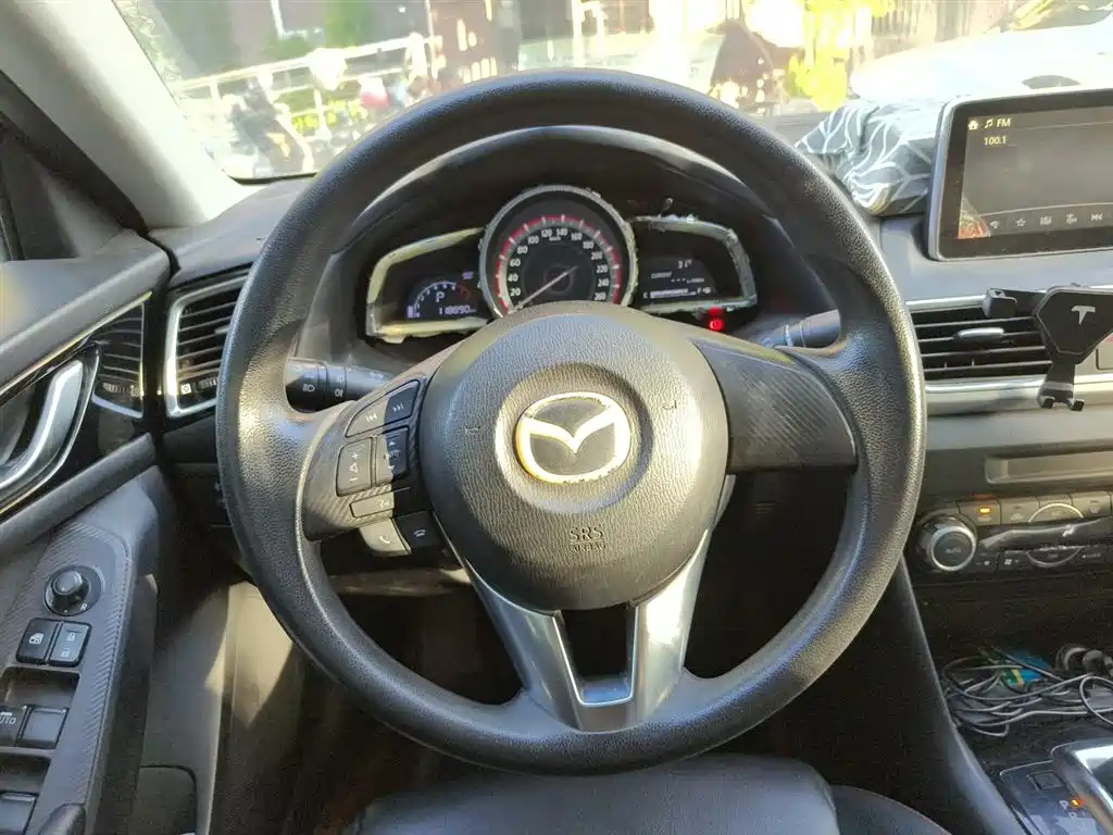 Mazda 3 Axela 2015 — фото 3